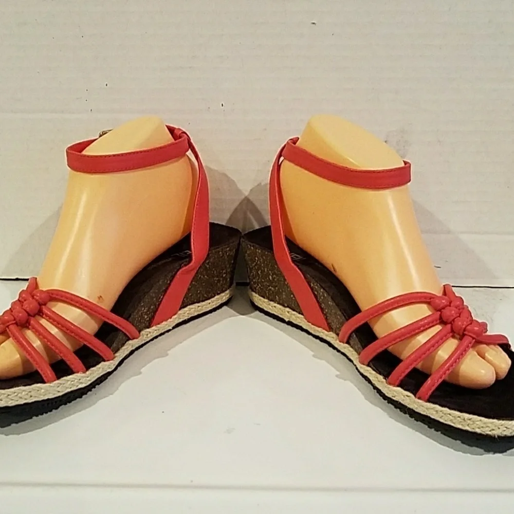 NEW - ORTHAHEEL TECHNOLOGY by DR. WEILS SANDALS